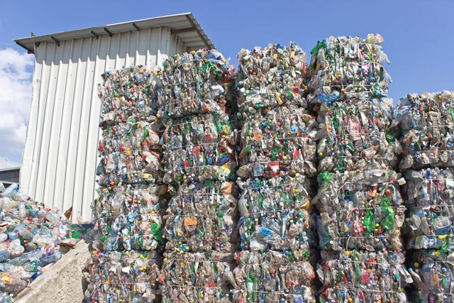 pile-of-pet-bottles-garbage